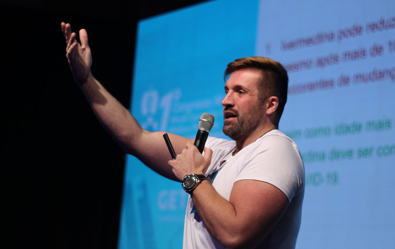 cadegiani Dr Cadegiani durante congresso de medicina. Foto: Arquivo MPV.